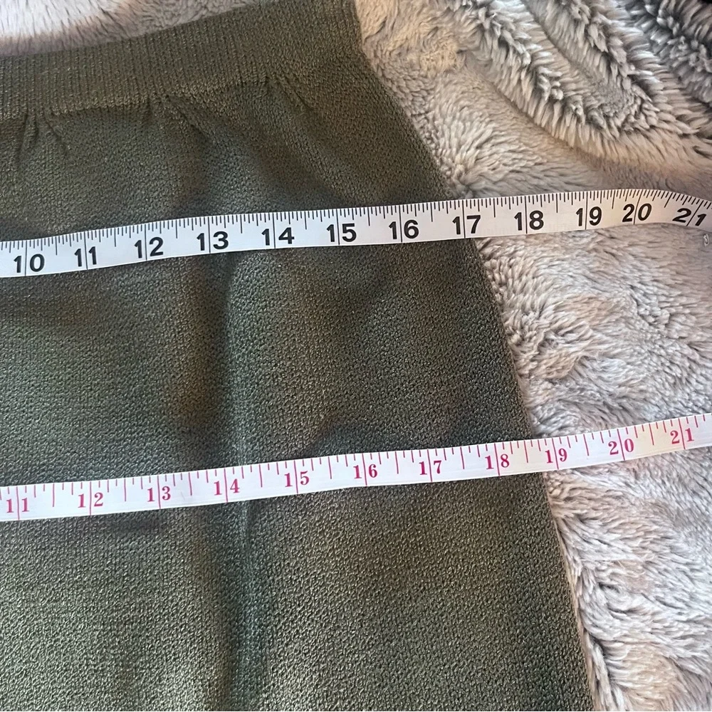 St. John knit sweater and skirt set in good condition